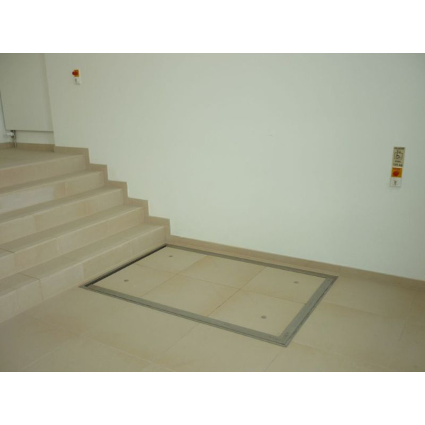 2. Hebebühne Hydrolift, eingefahren
