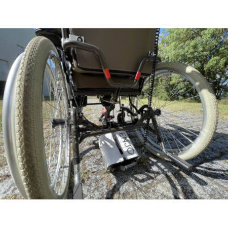 2. Enjo am Rollstuhl